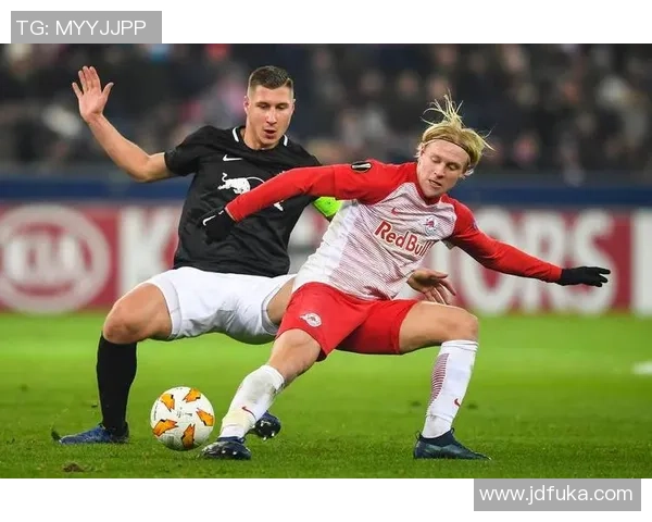 欧冠杯激战格拉茨对决阿贾克全场精彩瞬间回顾与分析